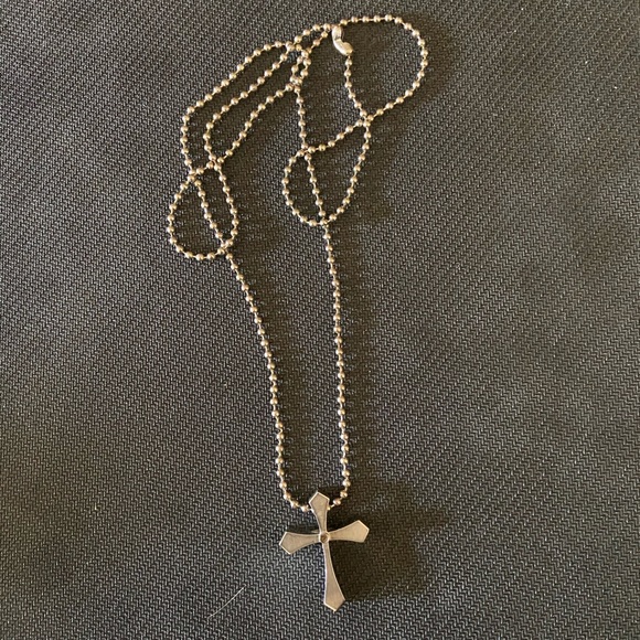 Cross necklace - Picture 1 of 2
